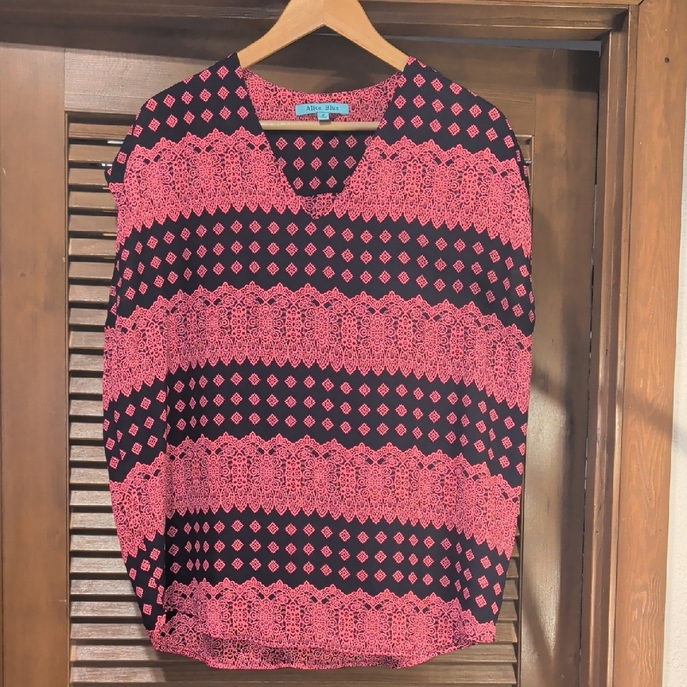 Pink and Navy Lace Patterned Sleeveless V-Neck Blouse
